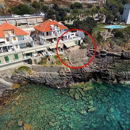 Seaside Holiday - Unique Location