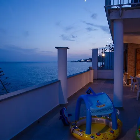 Holiday home Seaside Holiday - Unique Location