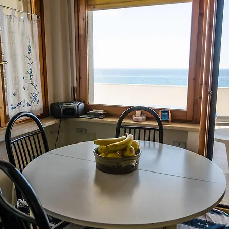 Seaside Holiday - Unique Location *