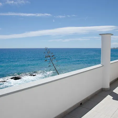 Seaside Holiday - Unique Location Cipressa